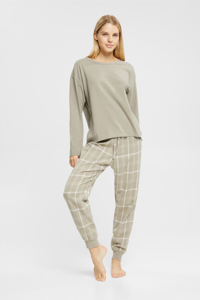 Pyjamasetti, jonka housut ruutukuvioitua flanellia