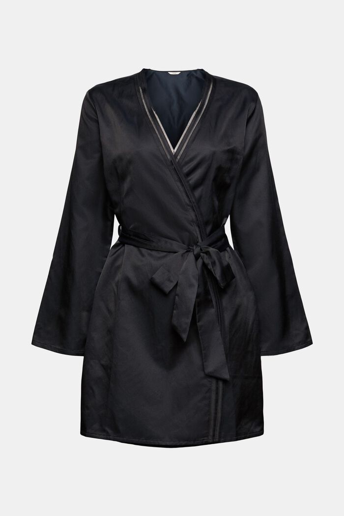 Sisältää silkkiä: kimono solmimisvyöllä