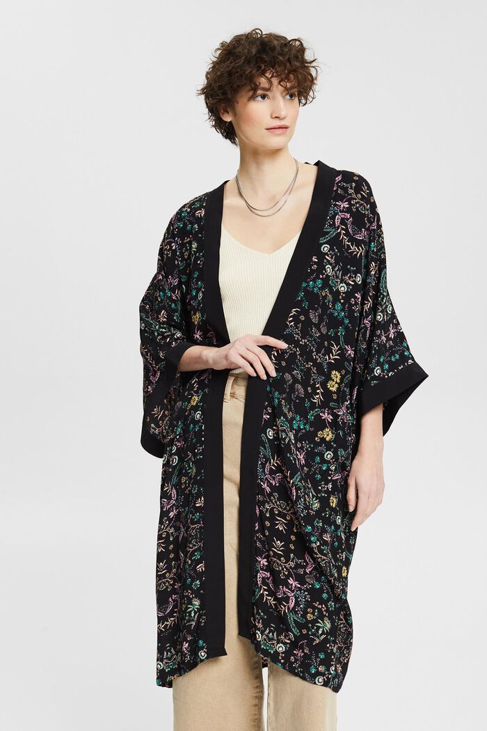 Kukkakuvioinen kimono