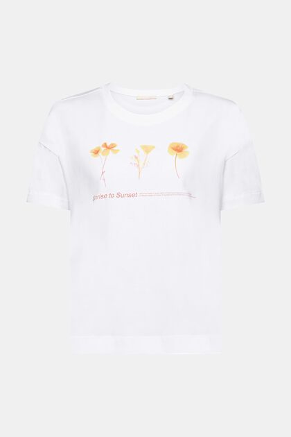 T-paita, jossa on kukkakuviointi rinnan kohdalla