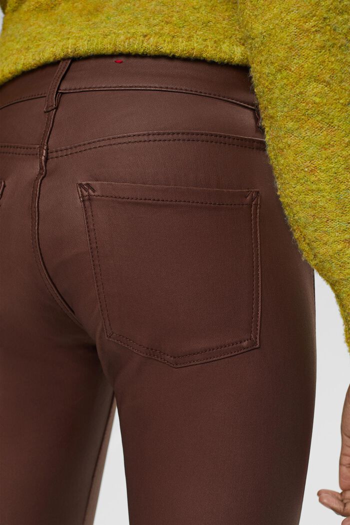 Pinnoitetut housut, joissa keskikorkea vyötärö ja kapeat lahkeet, BROWN, detail image number 4