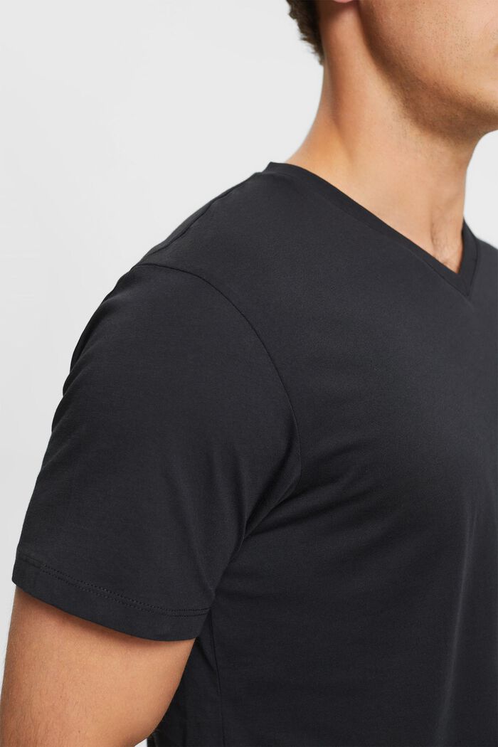 Vastuullisesta puuvillasta valmistettu T-paita, jossa V-pääntie, BLACK, detail image number 0