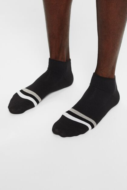 2 paria raidallisia sukkia